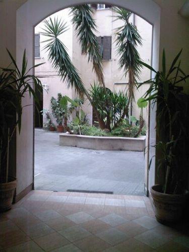 Roma Prince Inn Accommodation Pensión 2*